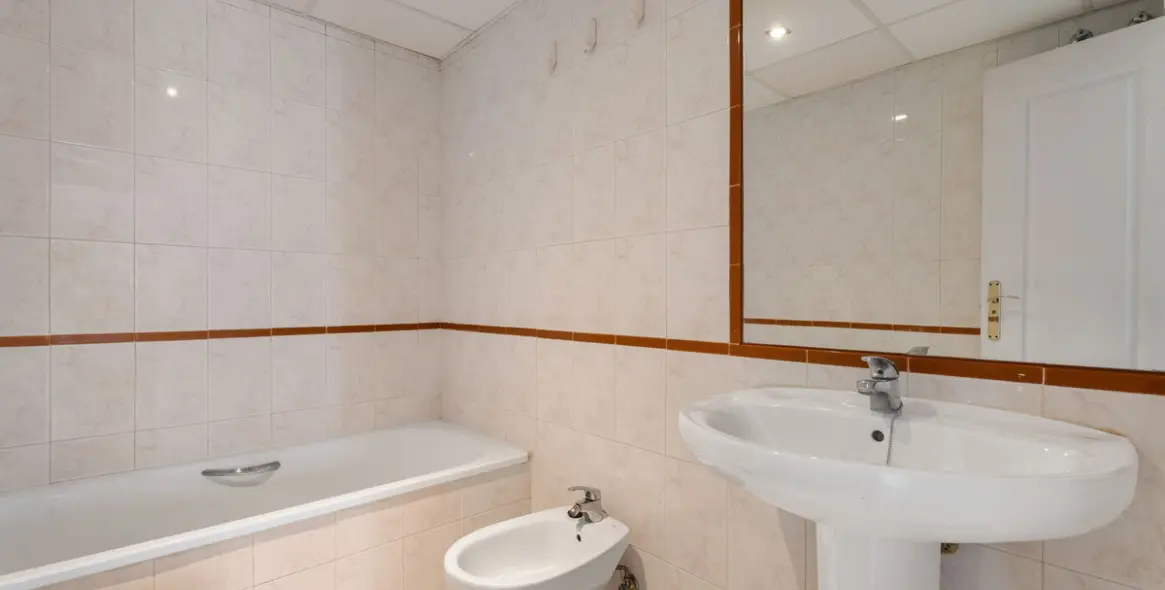 Продажа апартаментов на среднем этаже в Torrequebrada 14