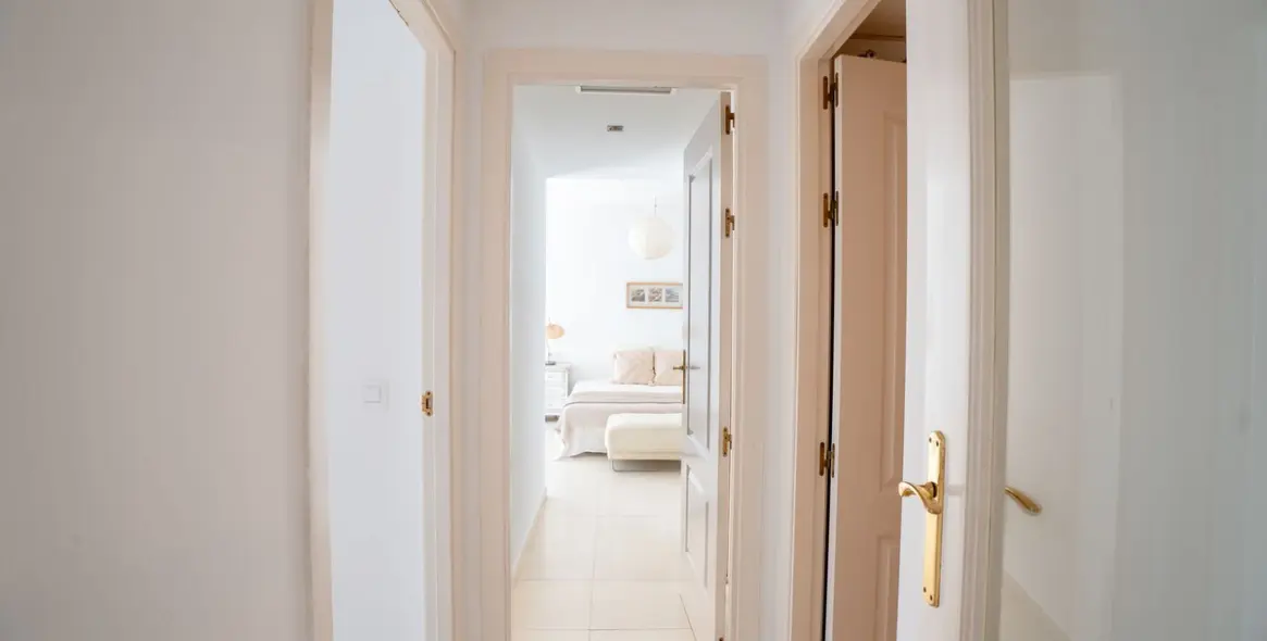 Продажа апартаментов на среднем этаже в Torrequebrada 15