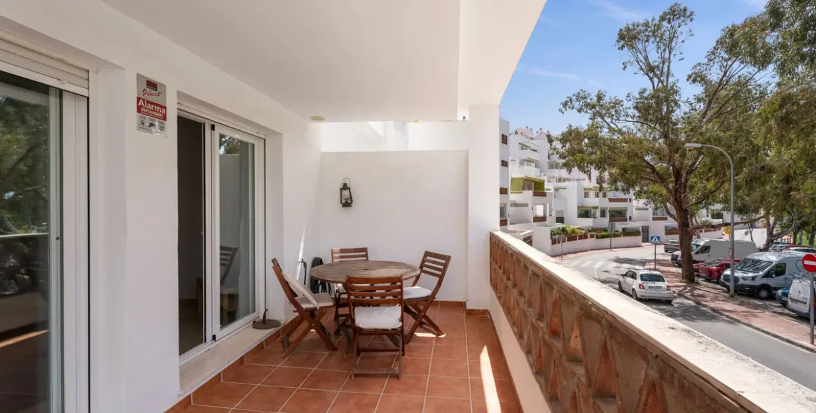 Продажа апартаментов на среднем этаже в Torrequebrada 16