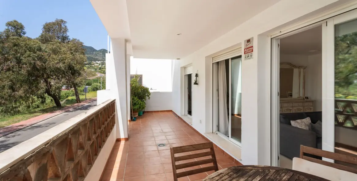 Продажа апартаментов на среднем этаже в Torrequebrada 17