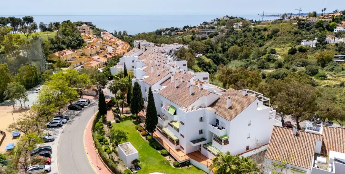 Venta de apartamento en planta media en Torrequebrada 21