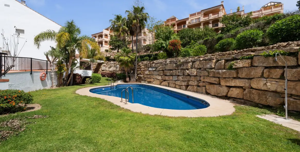 Venta de apartamento en planta media en Torrequebrada 25