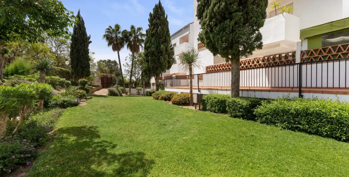 Venta de apartamento en planta media en Torrequebrada 26