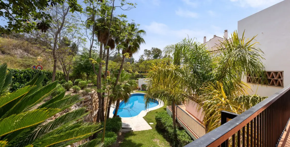 Venta de apartamento en planta media en Torrequebrada 27