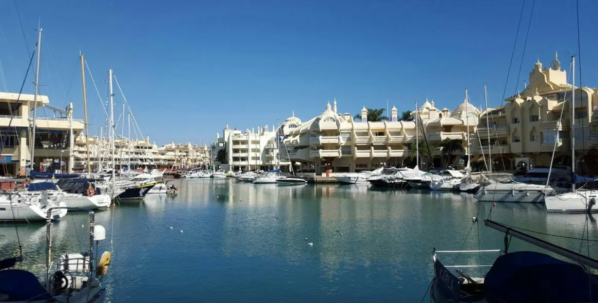 Venta de apartamento en planta media en Torrequebrada 29