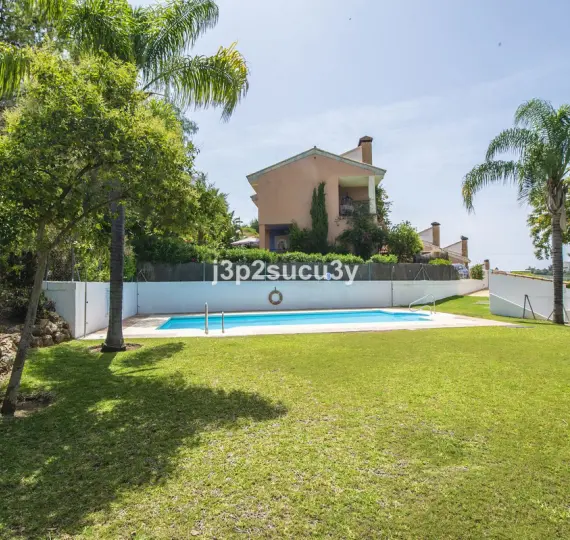 Sale of semi-detached house in Estepona