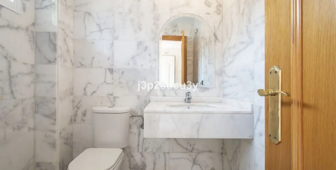 Sale of semi-detached house in Estepona 9