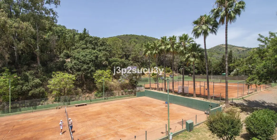 Продажа дома на две семьи в Estepona 46