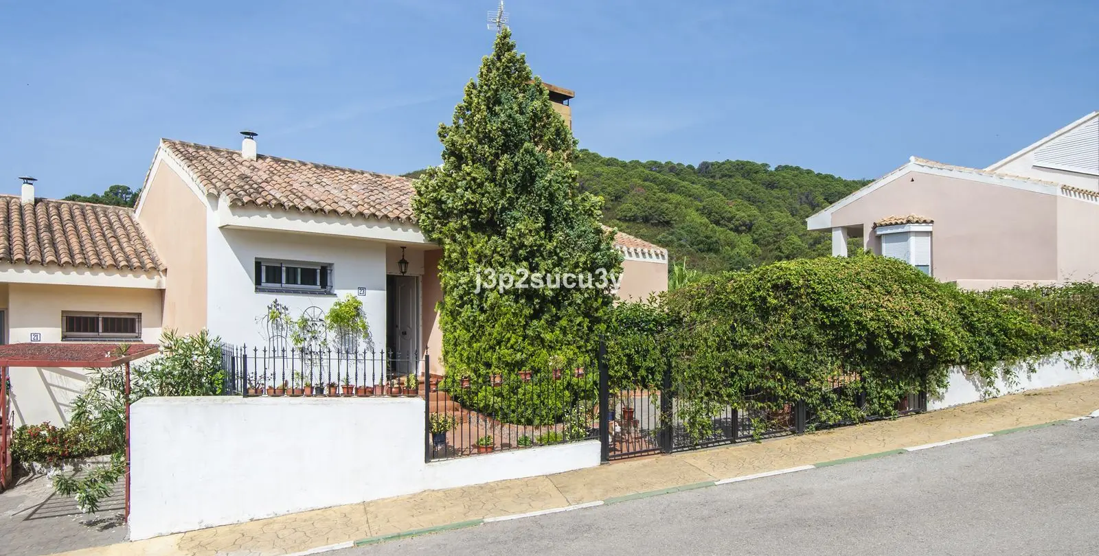 Продажа дома на две семьи в Estepona 3