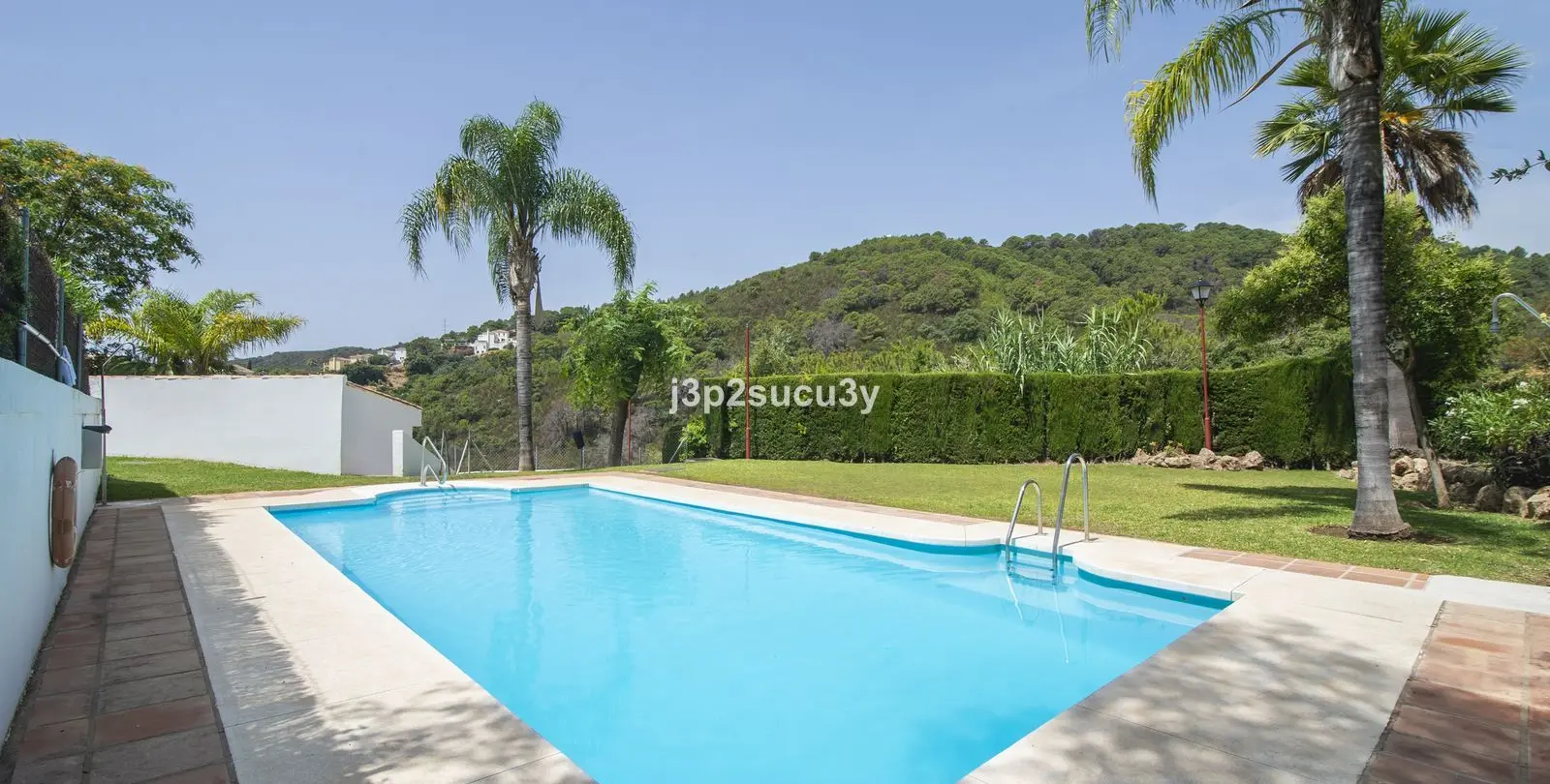 Продажа дома на две семьи в Estepona 36