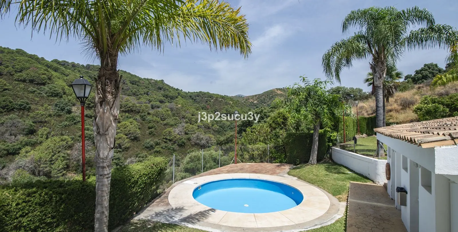Продажа дома на две семьи в Estepona 42