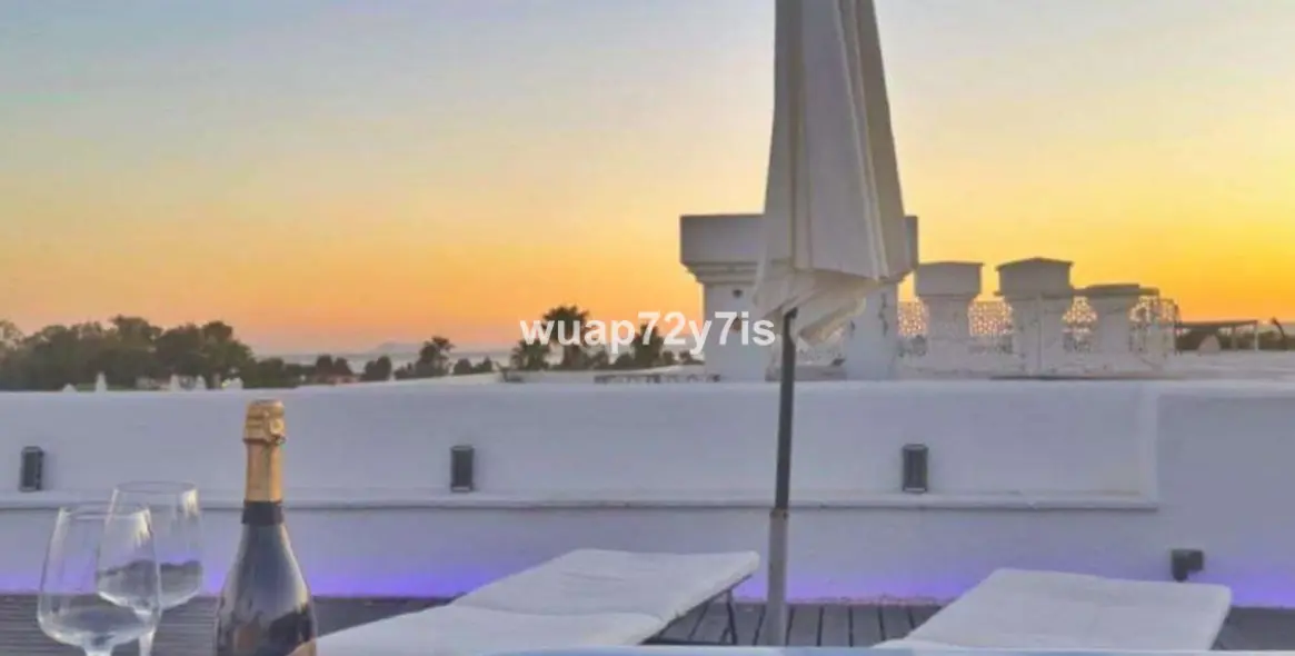 Sale of penthouse in El Paraiso 2