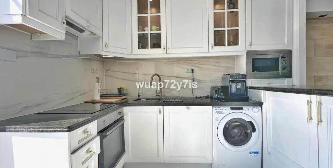 Sale of penthouse in El Paraiso 7