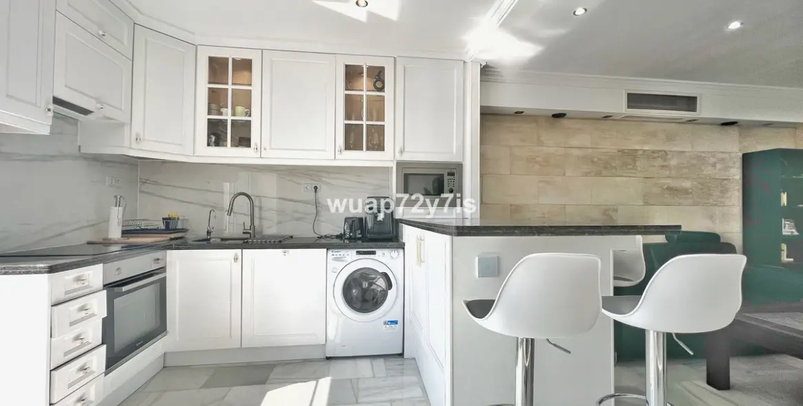 Sale of penthouse in El Paraiso 9