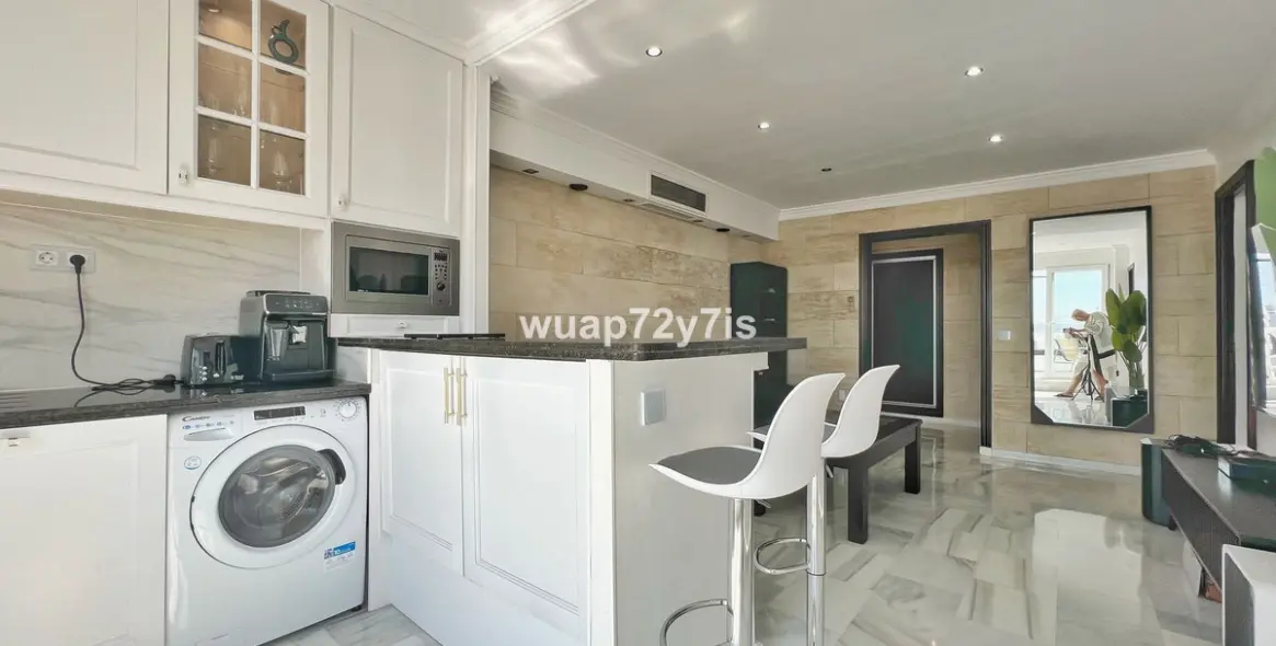 Sale of penthouse in El Paraiso 10