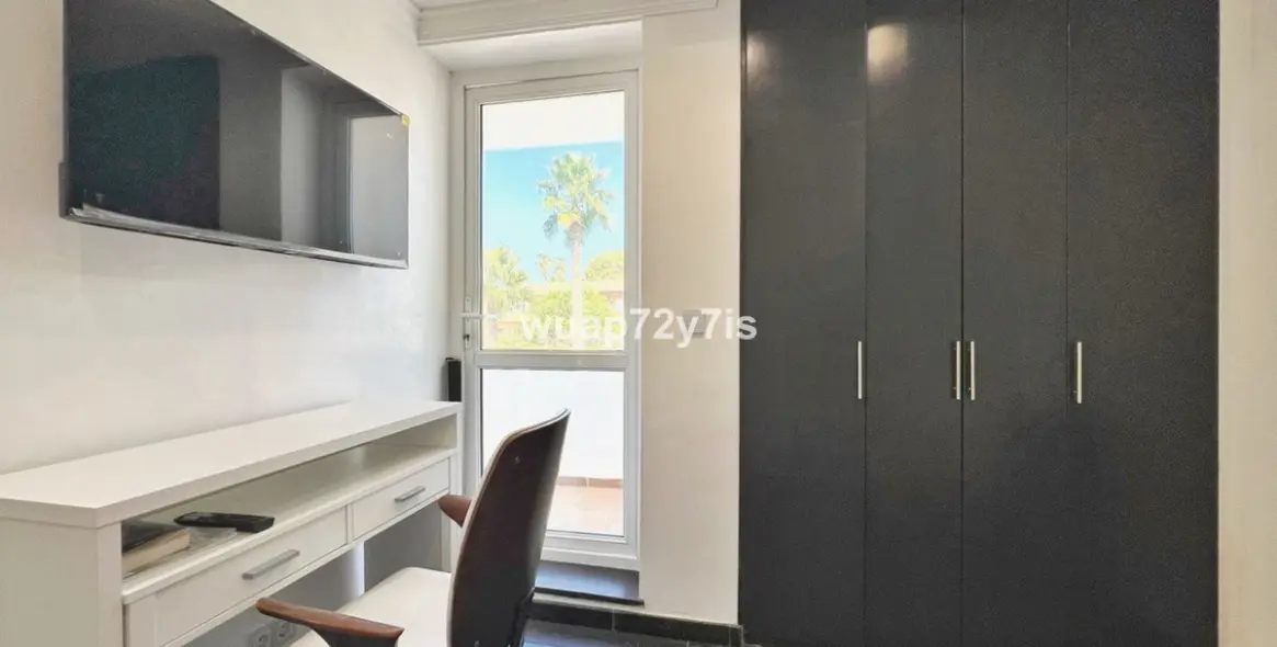 Sale of penthouse in El Paraiso 16