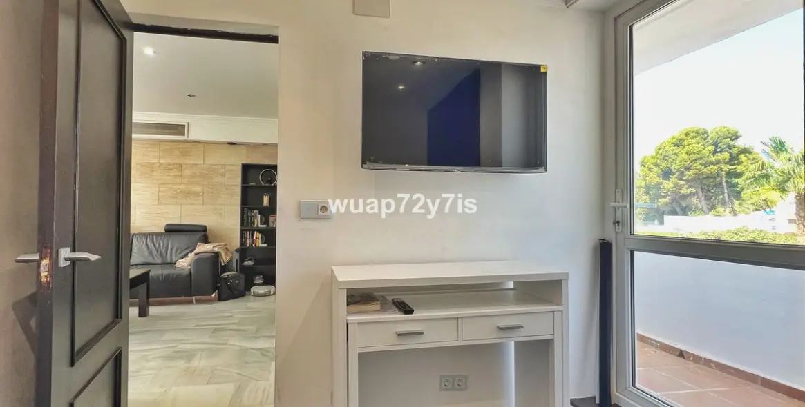 Sale of penthouse in El Paraiso 17