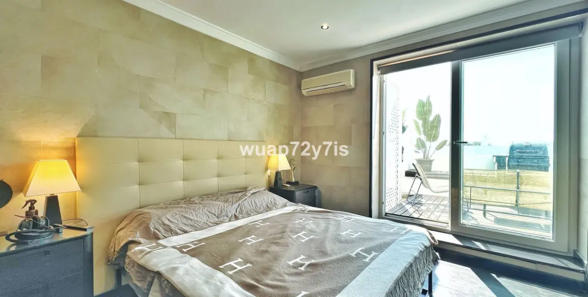 Sale of penthouse in El Paraiso 20