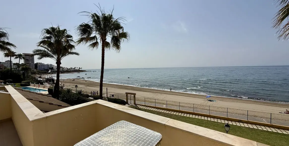 Sale of middle floor apartment in Riviera del Sol 1