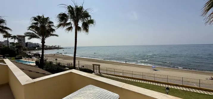 Sale of middle floor apartment in Riviera del Sol 0