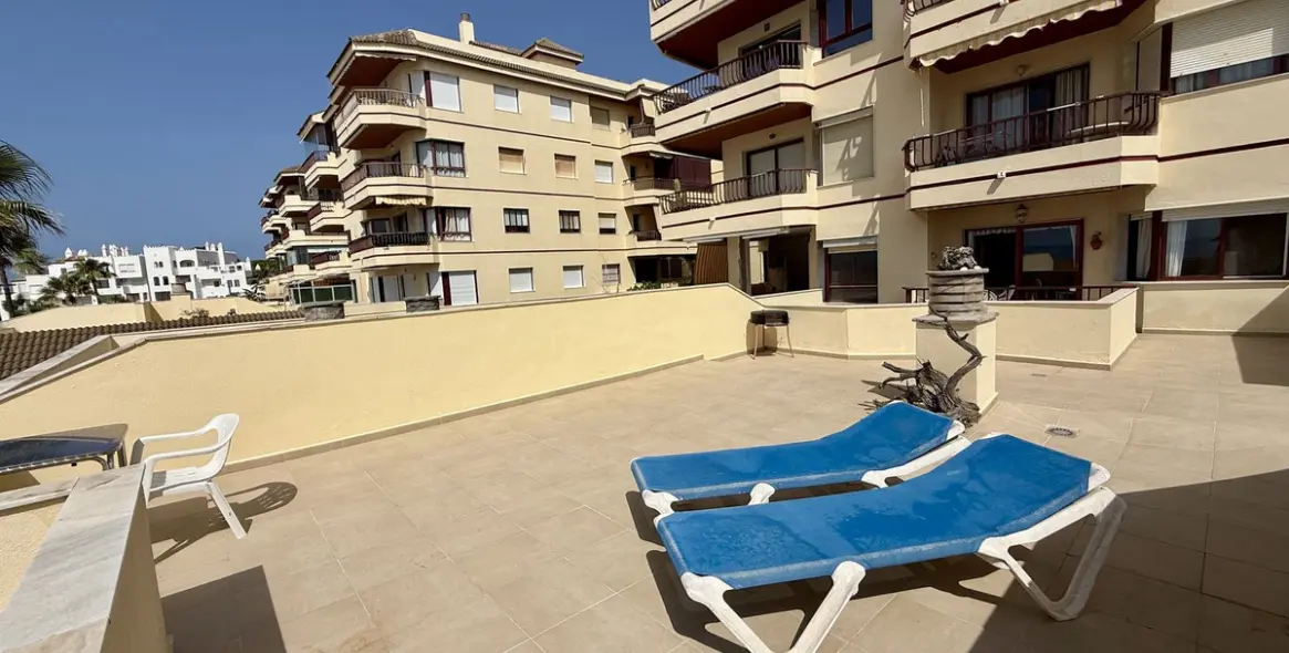 Sale of middle floor apartment in Riviera del Sol 4