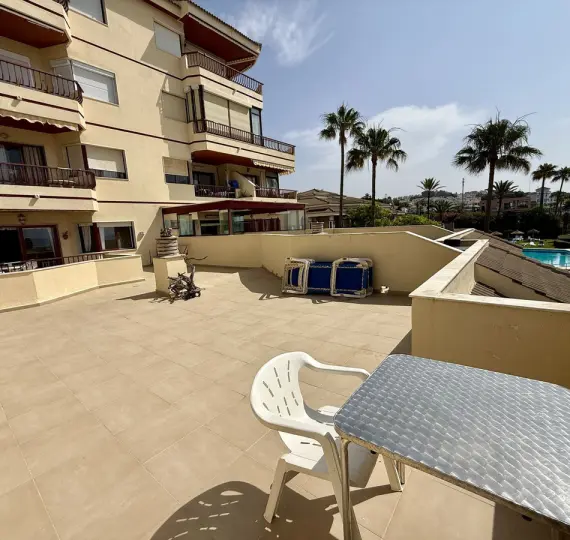 Sale of middle floor apartment in Riviera del Sol