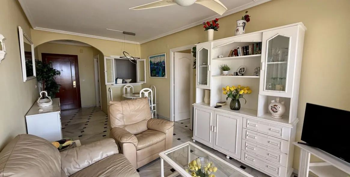 Sale of middle floor apartment in Riviera del Sol 11