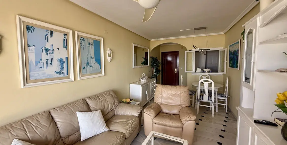 Sale of middle floor apartment in Riviera del Sol 12