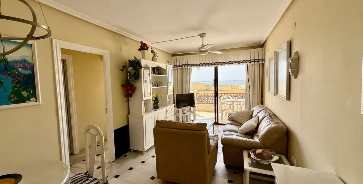 Sale of middle floor apartment in Riviera del Sol 14