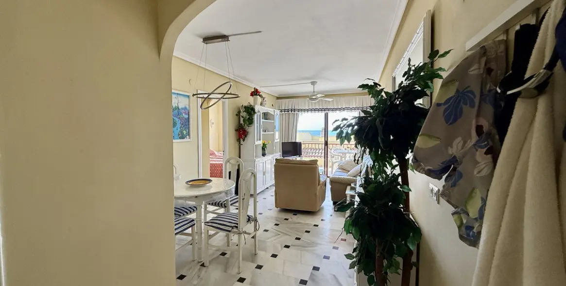 Sale of middle floor apartment in Riviera del Sol 17