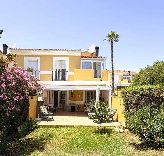 Sale of townhouse in La Duquesa