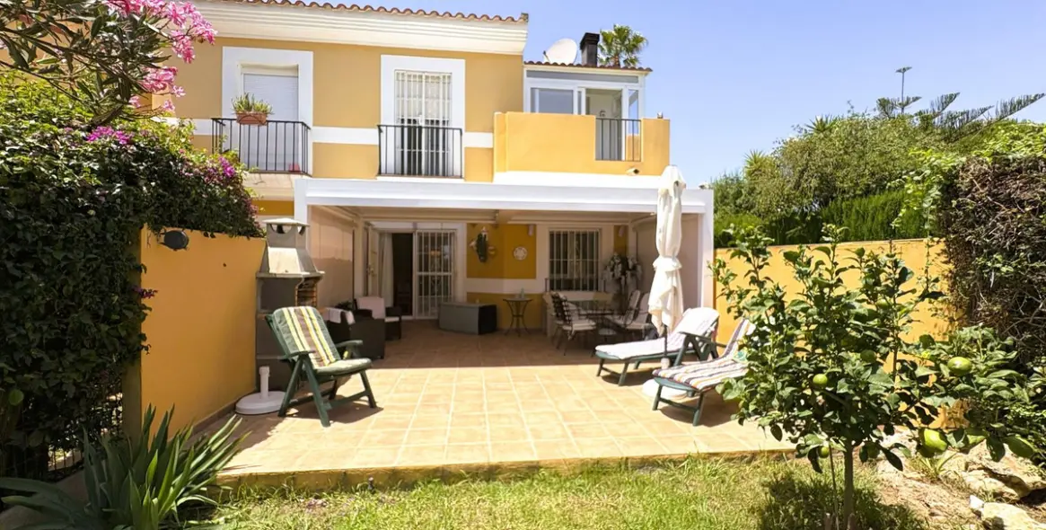 Sale of townhouse in La Duquesa 2