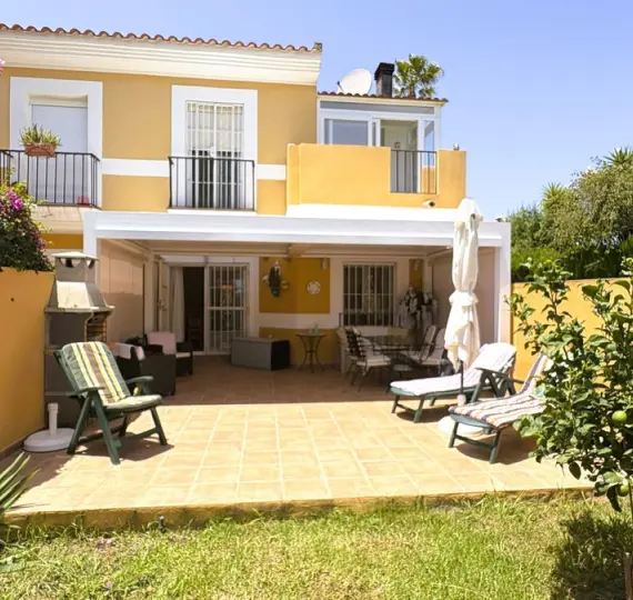Sale of townhouse in La Duquesa