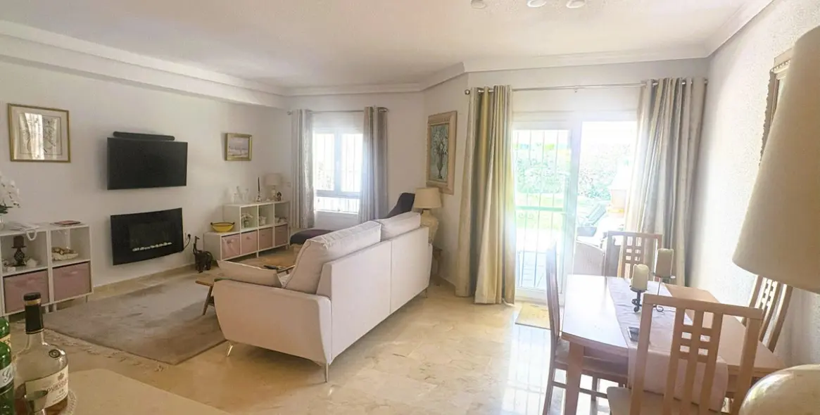 Sale of townhouse in La Duquesa 6