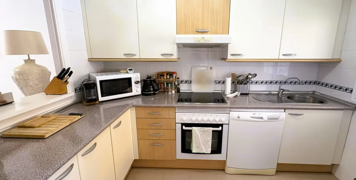 Sale of townhouse in La Duquesa 9