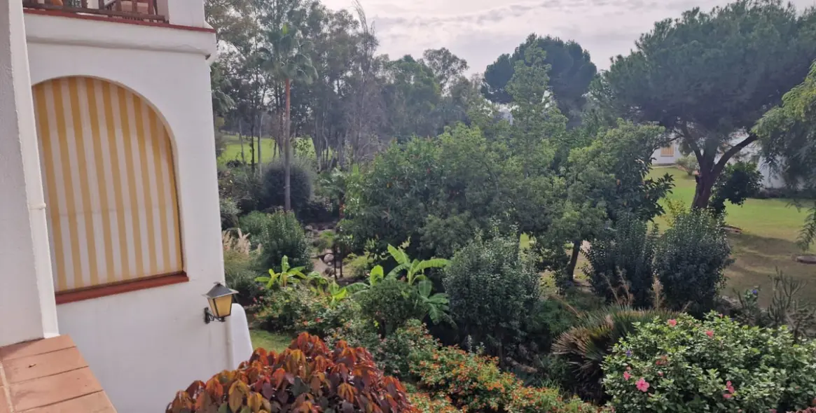 Venta de apartamento en planta media en Nueva Andalucía 2