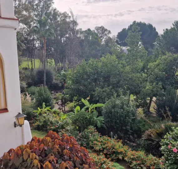 Продажа апартаментов на среднем этаже в Nueva Andalucía