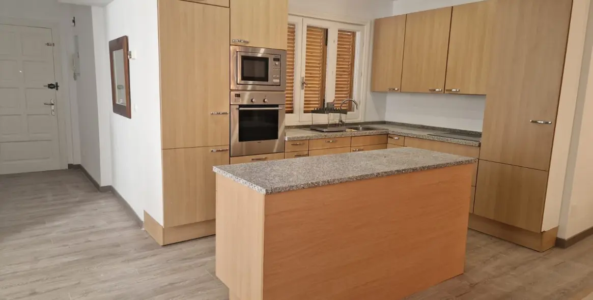 Venta de apartamento en planta media en Nueva Andalucía 10