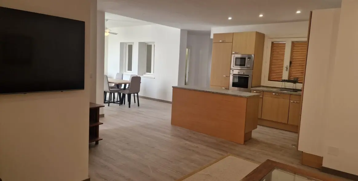 Venta de apartamento en planta media en Nueva Andalucía 11