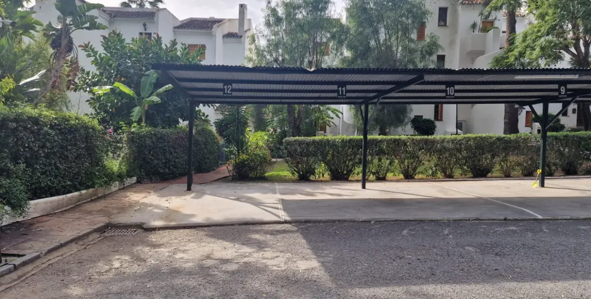 Sale of middle floor apartment in Nueva Andalucía 28