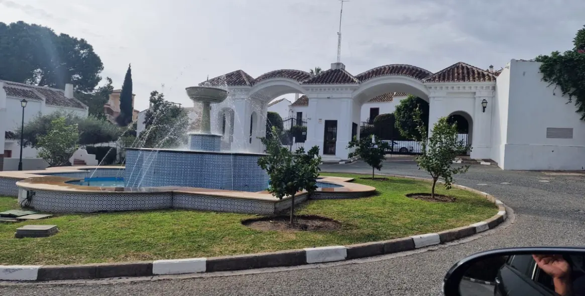 Sale of middle floor apartment in Nueva Andalucía 29