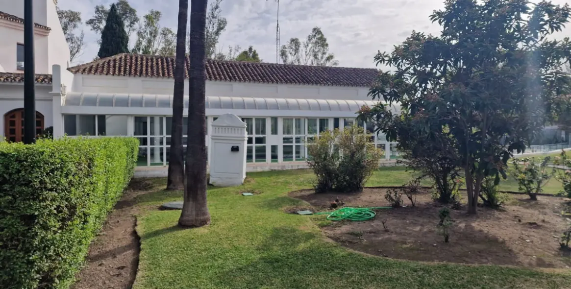 Sale of middle floor apartment in Nueva Andalucía 32