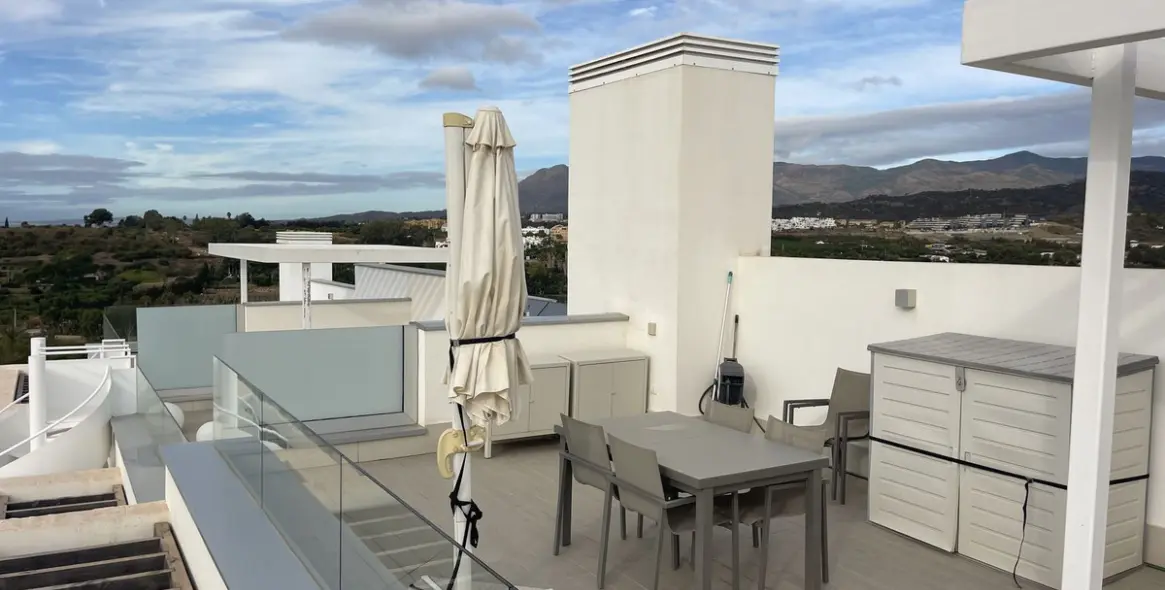 Sale of penthouse in Estepona 3