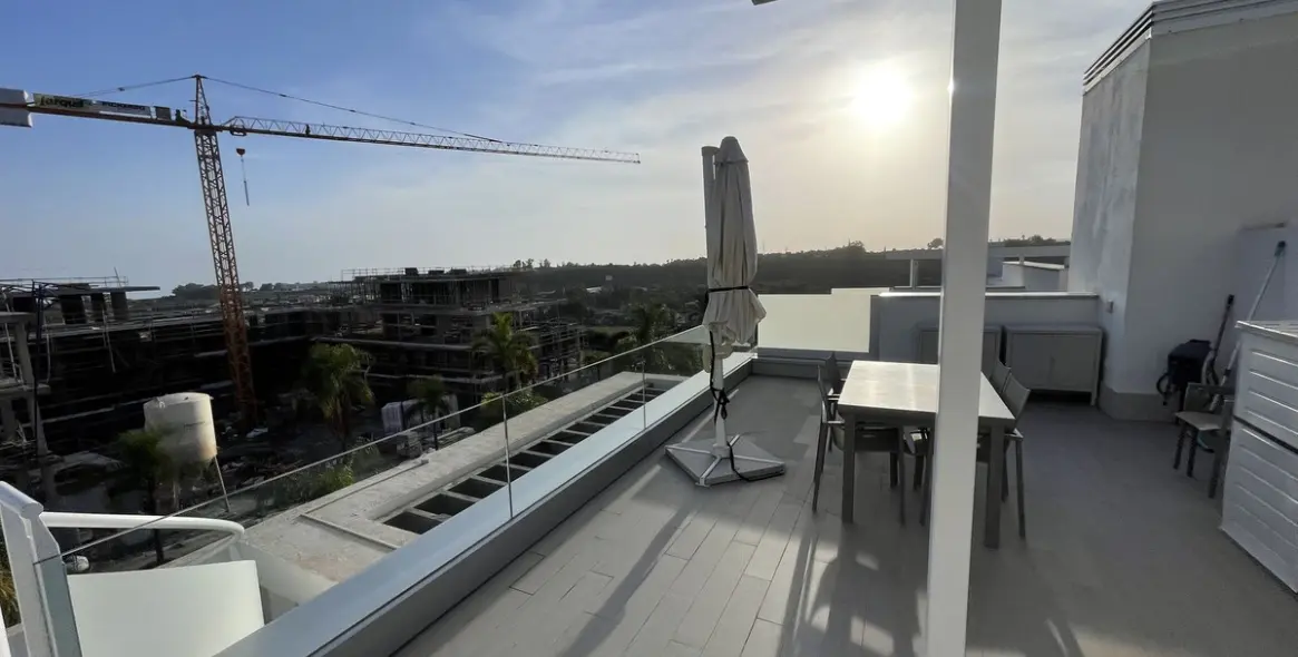 Sale of penthouse in Estepona 15