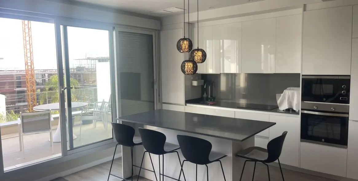 Sale of penthouse in Estepona 18