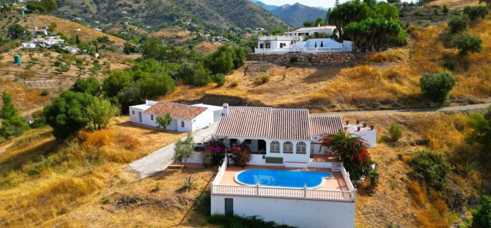 Sale of detached villa in Cómpeta 0