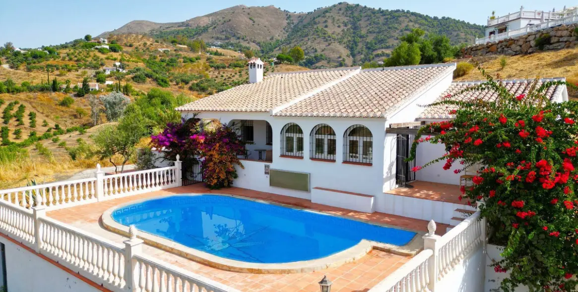 Sale of detached villa in Cómpeta 2