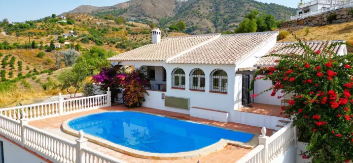 Sale of detached villa in Cómpeta 1