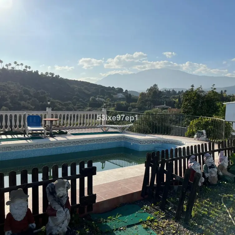 Sale of finca - cortijo in Estepona