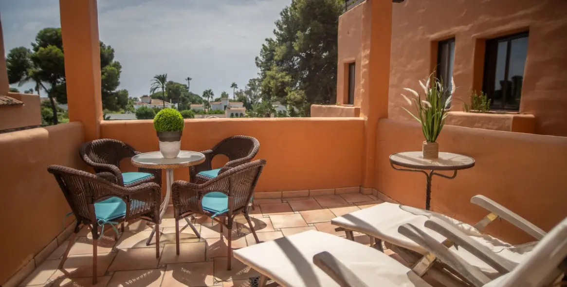 Продажа апартаментов на среднем этаже в El Paraiso 22